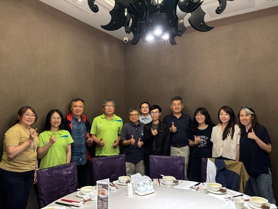 系友返校合照2