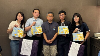 系友返校合照1